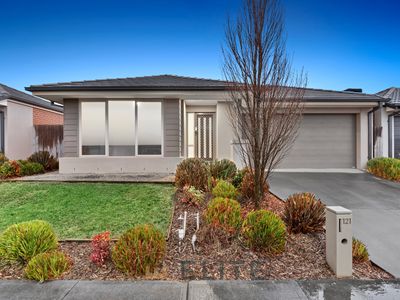 121 Rossiter Retreat, Cranbourne North