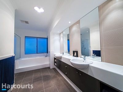 33 Trumpeter Parade, Yanchep