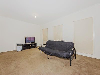 2 / 6 Ozzimo Way, Werribee