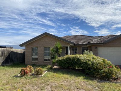 32 Kerford Crescent, Point Cook