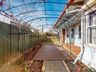 2 CORBETT AVENUE, Dubbo
