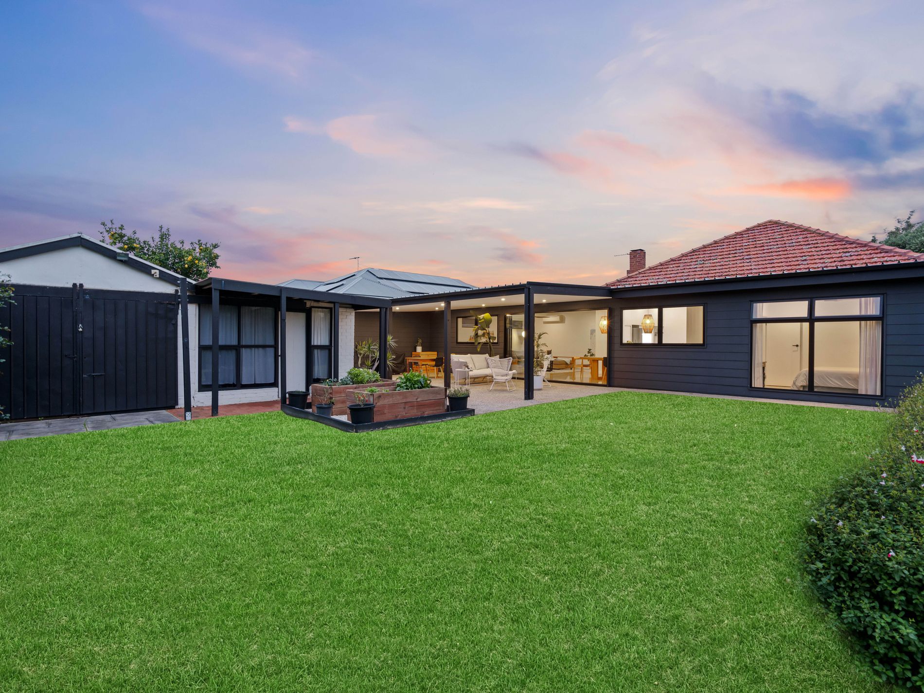 2 Warwick Avenue, North Brighton