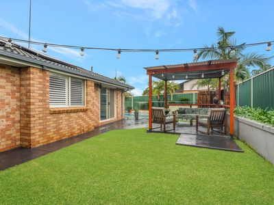 6 Moore Place, Currans Hill