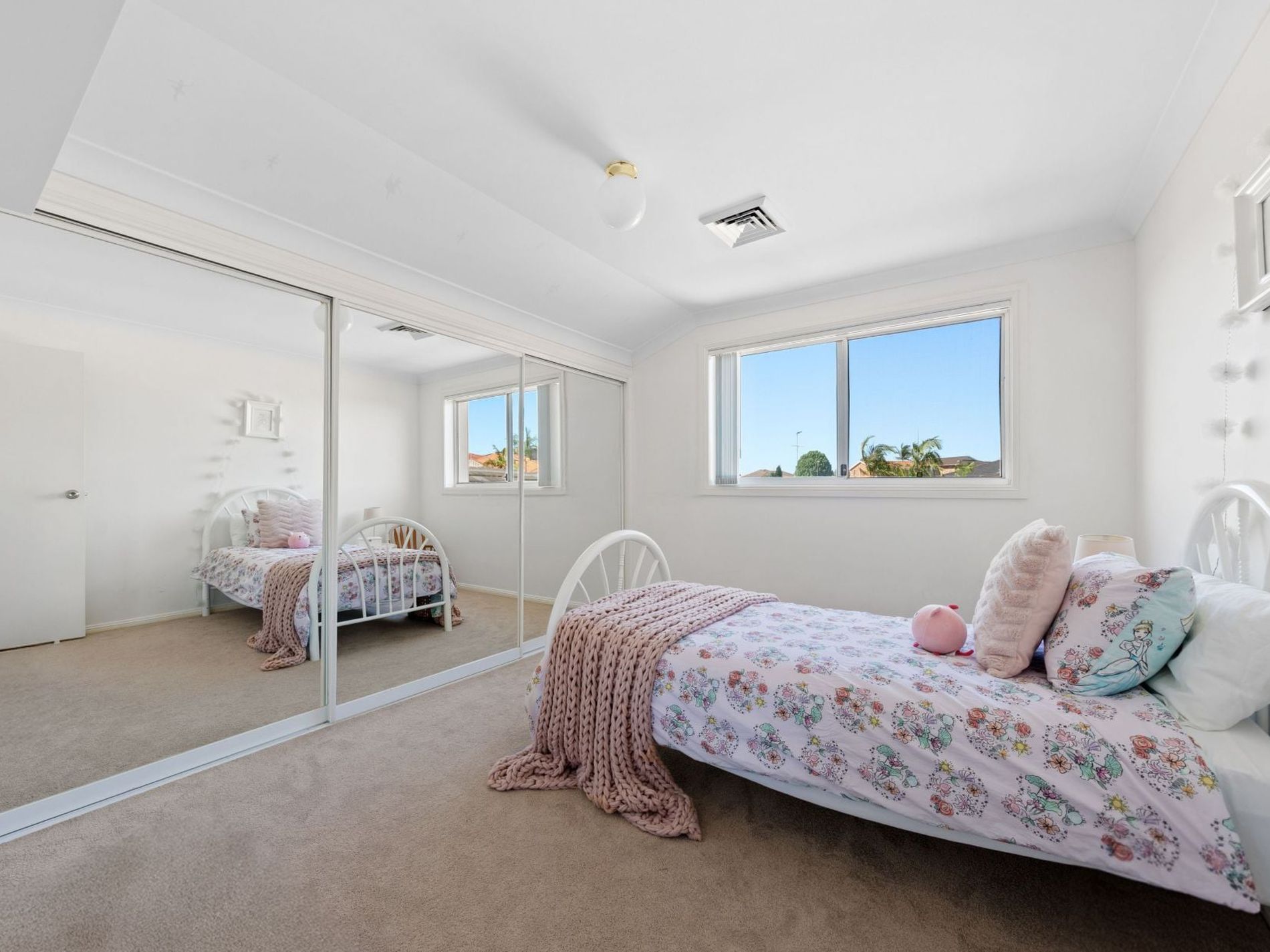 6 Bishop Close, Green Valley