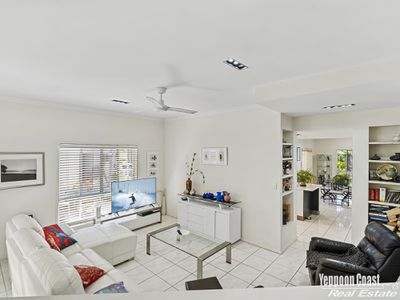 94 Howes Road, Farnborough