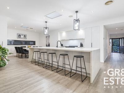 8 Kemsley Green, Cranbourne East