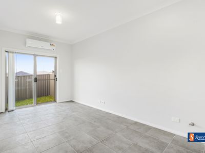 85a Lillywhite Circuit, Oran Park