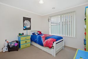 16 Robbins Drive, East Albury