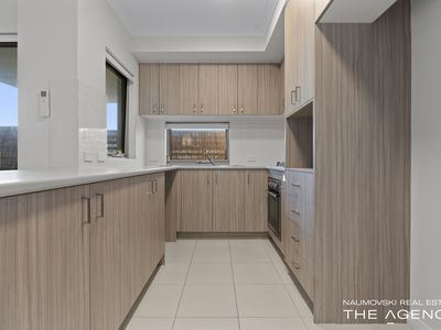 2 / 8 Peppering Way, Westminster