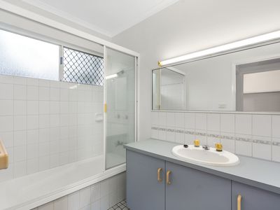 198 Toogood Road, Bayview Heights