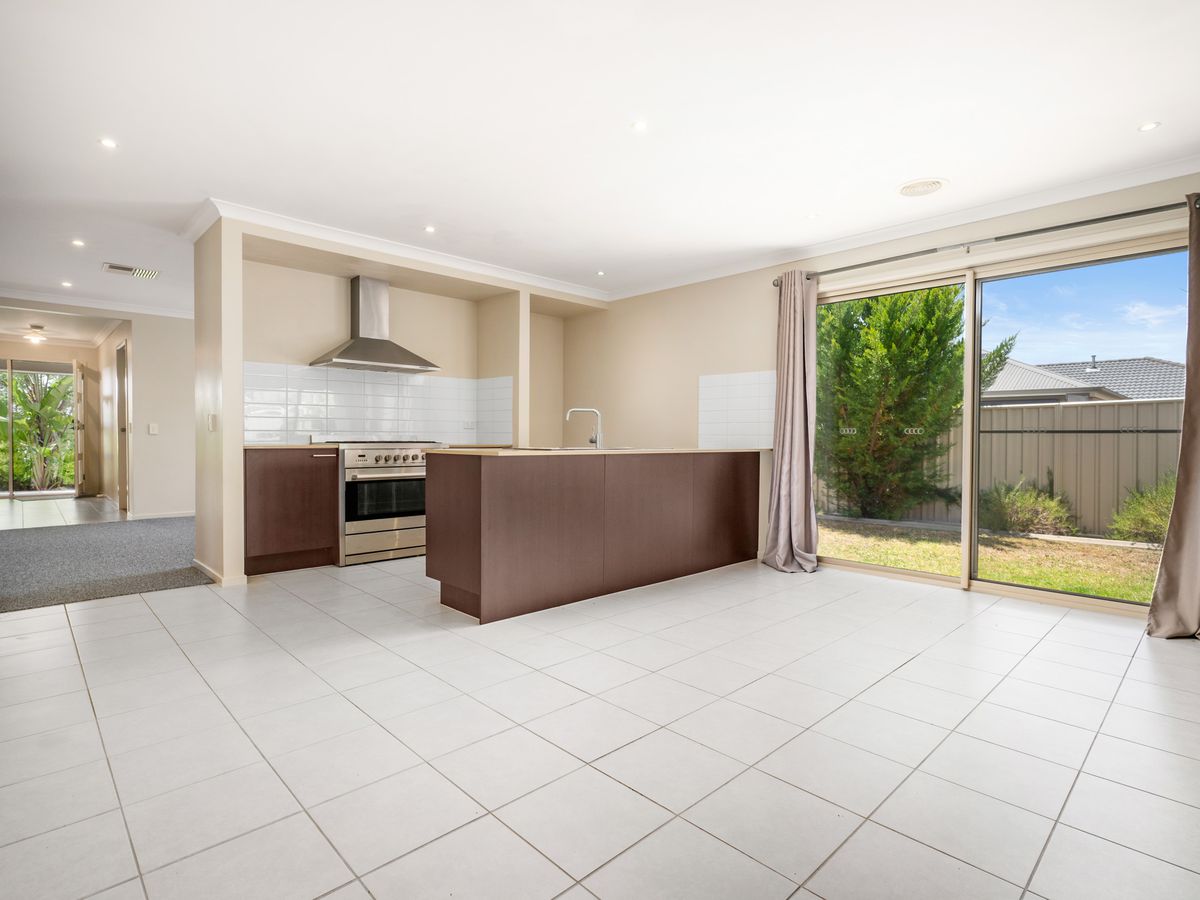 5 MACKEY STREET, Wodonga sellbuyrent