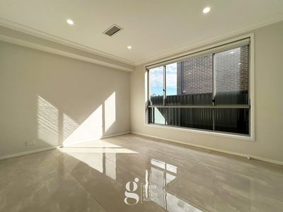 28 Hawkesbury Road, Westmead