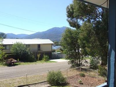 14 Coolumbooka Avenue , Tawonga South