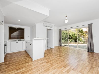 3 / 2 John Hindmarsh Frontage, Brompton