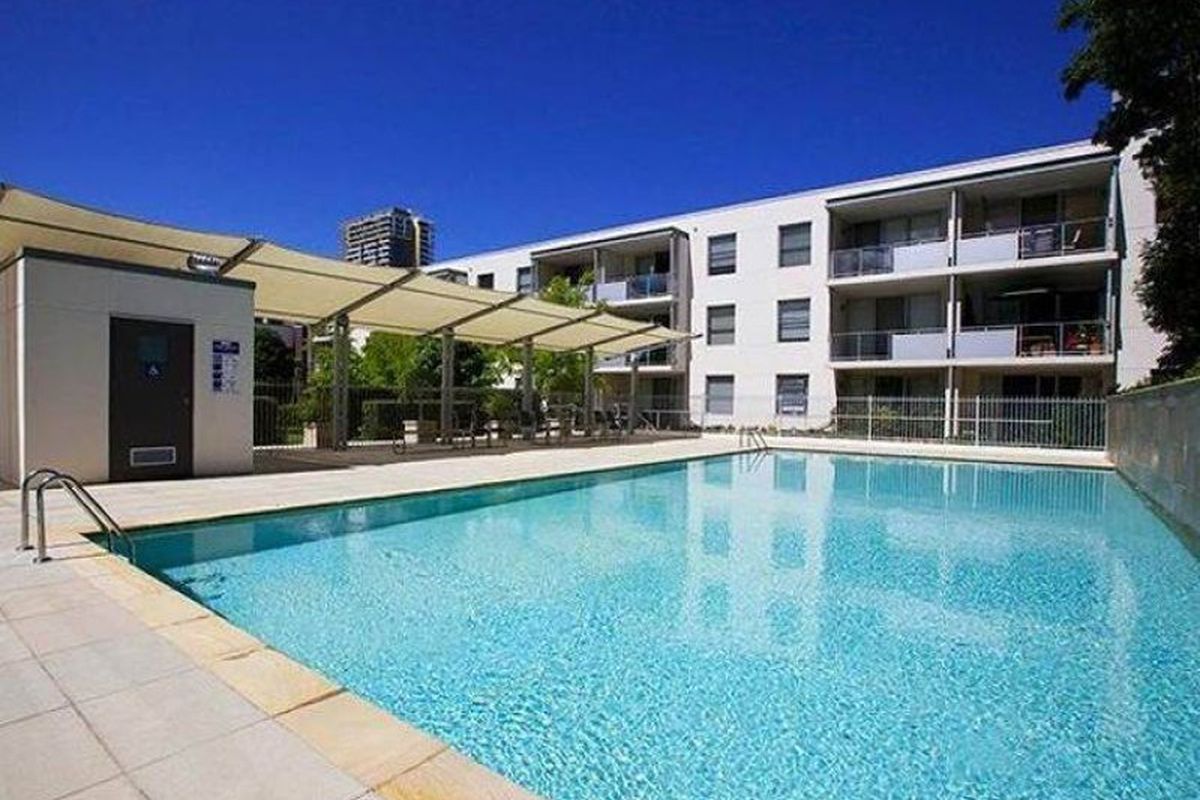 9 Lewis Avenue, Rhodes