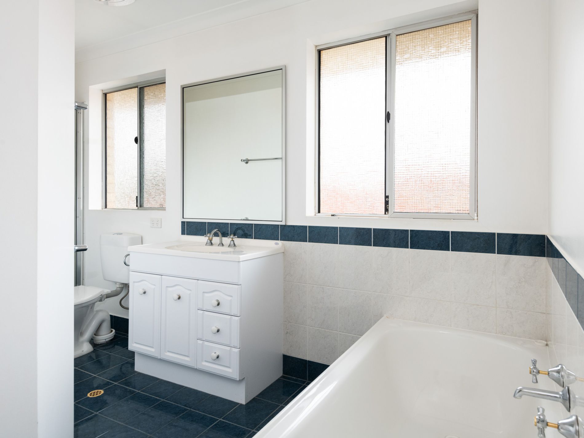 3 / 243 Piccadilly Street, West Lamington