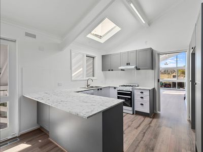 10  Priestley cres , Seymour