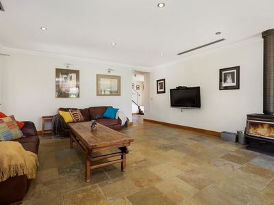 61 Waterfalls Road, Mount Macedon
