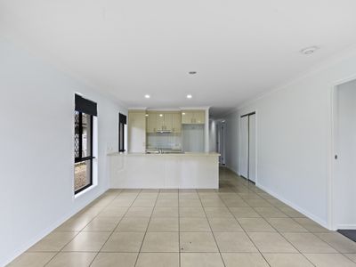 9 Wyndham Cct, Holmview