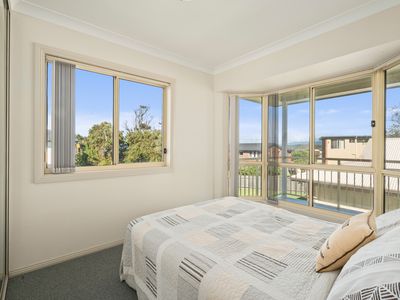 22 Sunset Strip, Manyana