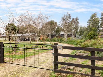 16 Parkers Lane, Woodend