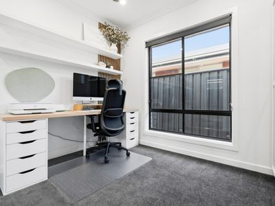 6 Jarrah Drive, Munno Para West