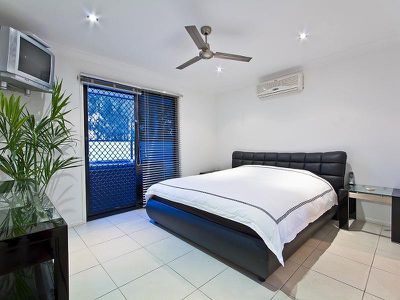 8 Wirra Cct, Wynnum West