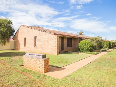 2 / 13 Bedford Avenue, Dubbo