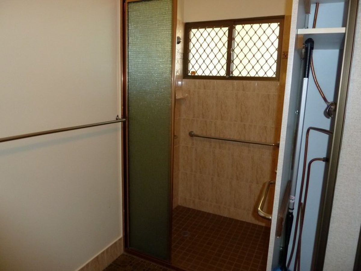 2 / 12 Rita Circt., Atherton