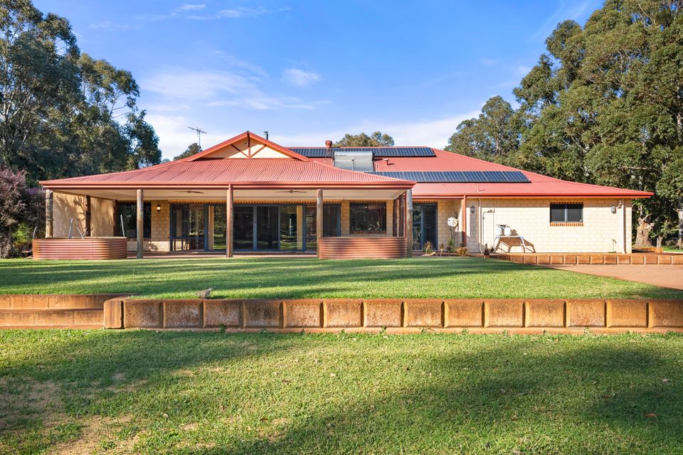 64 Egerton Drive, Serpentine
