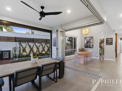 7842 Pavilions Close, Hope Island