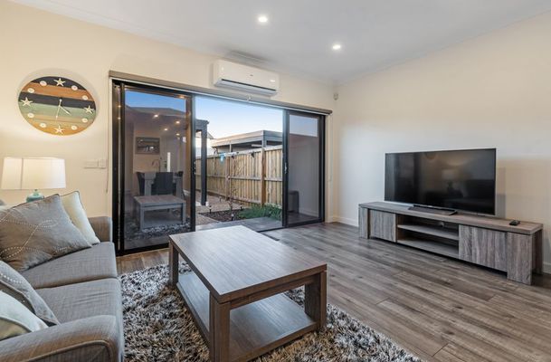 4 Lemnos Walk, Greenvale
