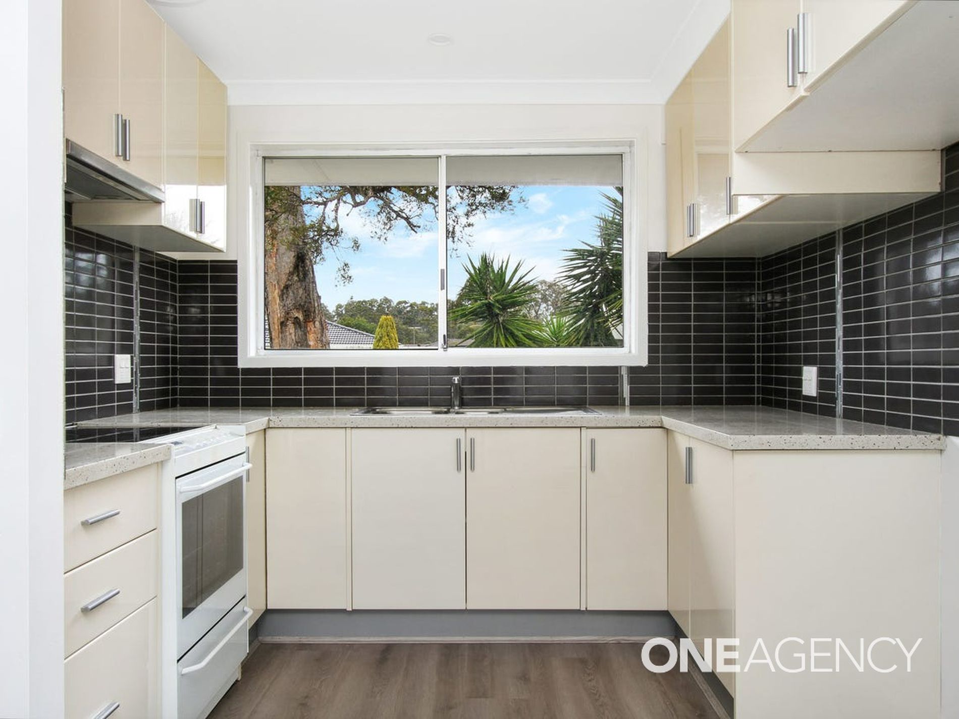 6 Greenbrook Place, Horsley