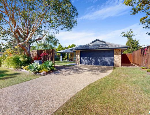 Your Private Family Oasis in a Peaceful Cul-de-Sac image 1