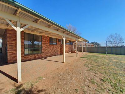 6 Brian Hambly Place, Dubbo