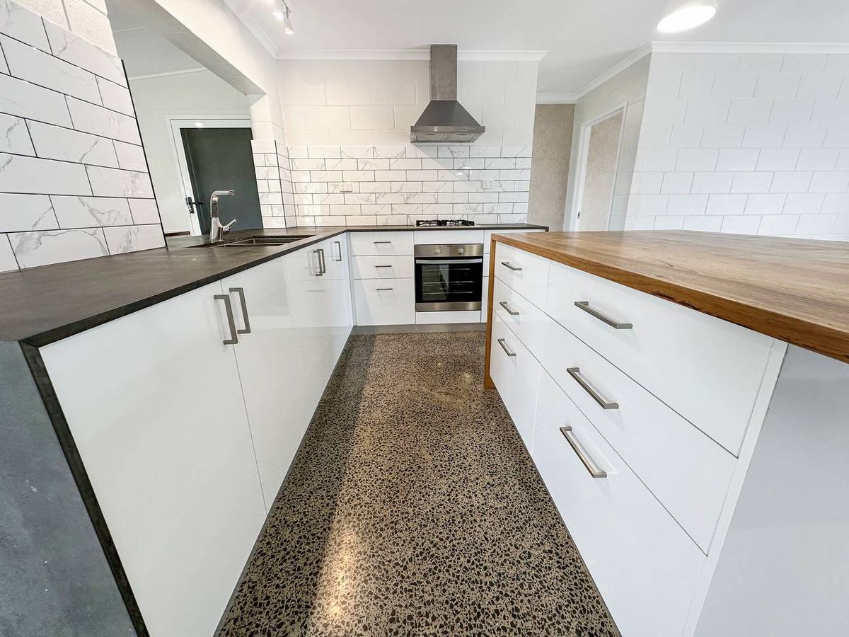 38 Grau Street, Atherton