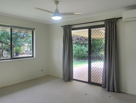 Great Family Home + Location image 7
