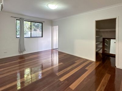 2 / 6 French Street, Booval