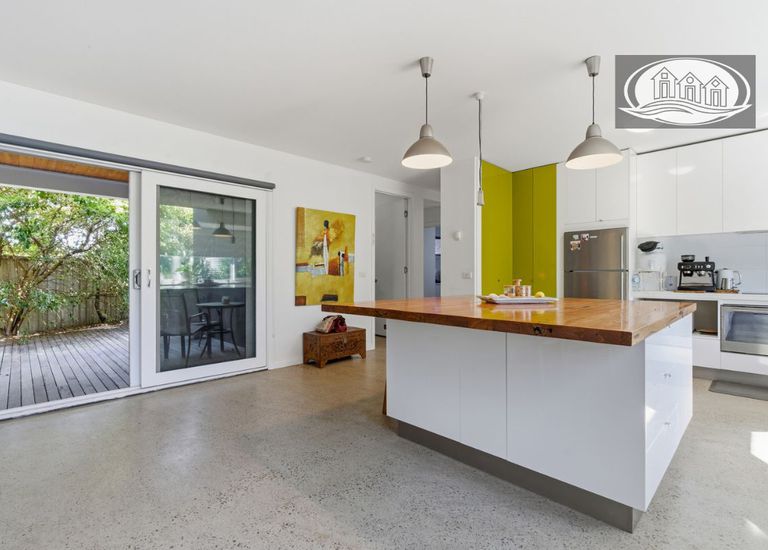 8 Aquarius Court, Portland North