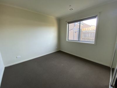 2 / 39 Claire Way, Tarneit