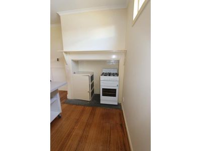 10 Clonard Avenue, Geelong West