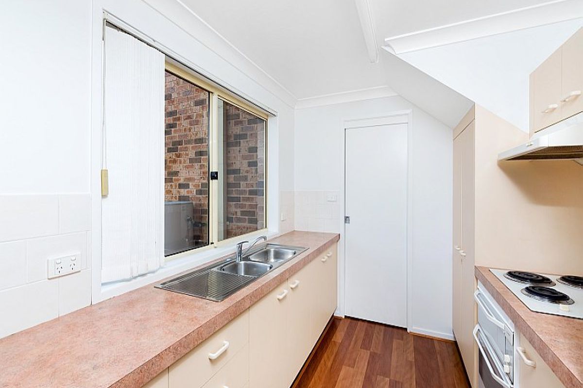 2 / 8 Russell Street, East Gosford