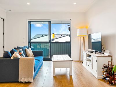 4/2 Frances Bryers Road, Hobsonville