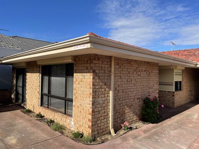 2a Yeovil Crescent, Bicton