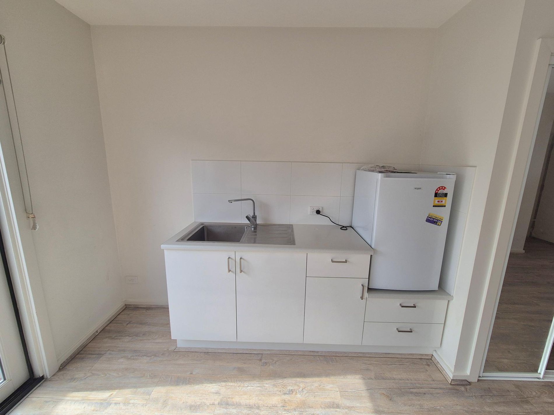 Room 9 / 98 Commercial Road , Footscray