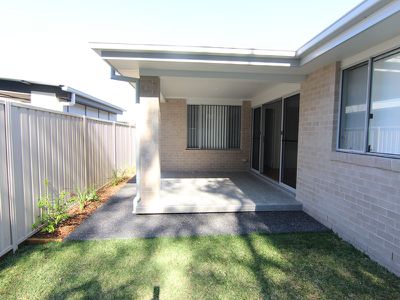 2 / 50 Amanda Crescent, Forster