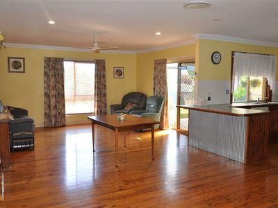 6 McMillan Place, Forbes