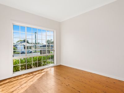 39 Deakin Street, Oak Flats
