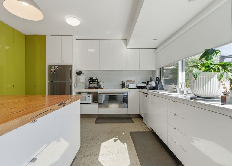 8 Aquarius Court, Portland North