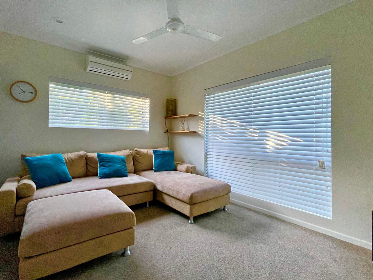 9 Tenth Avenue, Atherton